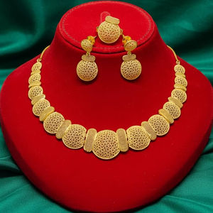 Hermoso Collar Chapado en Oro de 1K sobre Latón y Cobre, con Acabado Liso y Artesanía Fina, Ideal para Bodas y Festivales - Product Image 1