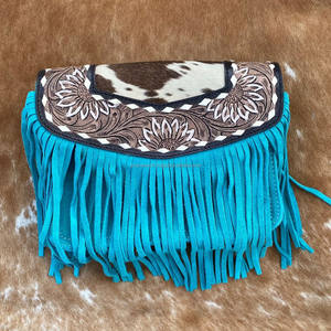 กระเป๋าสะพายไหล่ลายดอกไม้หนังกลับประดับด้วยหนังกลับสีเทอร์ควอยซ์ - Product Image 3