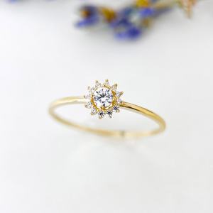 14K oro sólido delicado floral solitario anillo moissanita corte anillo regalo para boda delicado diseño floral - Product Image 1