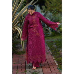 Conjunto Rang Rasiya de 3 Piezas: Camisa de Chikan Bordada con Dupatta de Malla Khaddi y Pantalones Bordados BIC-4885 Hechos de Tela de Chifón - Product Image 2