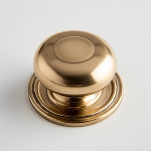 VibeGrip Ring Imperial Crest Perilla de puerta de metal grabada Diseño inspirado en el Vintage para un atractivo atemporal y un encanto interior majestuoso - Product Image 4