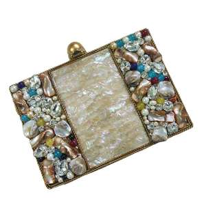 Pochette en résine naturelle aux tons terreux, sac en acrylique bohème chic pour les styles épurés et terreux - Product Image 1