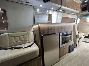 Autocaravana Usada Airstream Interstate 3500 Lounge Clase B del 2016 en Venta para Camping y Viajes - Product Image 4