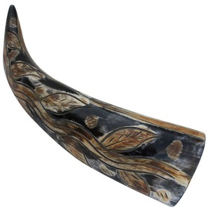 Corne à boire viking gravée personnalisée corne nordique médiévale cadeau fait à la main pour votre ami. - Product Image 5