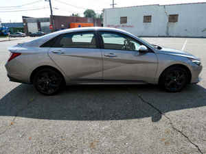 Silver 2024 SEL FWD, Asientos de Cuero Oscuro, Sistema de Navegación, Arranque Remoto, Techo Panorámico, Android Auto, Llantas de Aleación R17 - Product Image 3