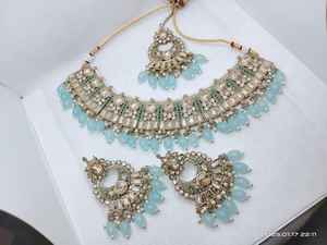 Collier traditionnel indien avec boucles d'oreilles et maang tikka, parfait pour les mariages, ensemble de bijoux de mariée de qualité supérieure, couleurs disponibles - Product Image 3