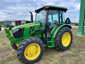 Tractor de Ruedas John Deere 5060E Usado, Tracción en las 4 Ruedas, Transmisión por Engranajes, Tractor Utilitario Agrícola con Cabina Cerrada - Product Image 5