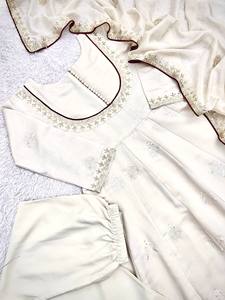 Hermoso diseño de Anarkali con bordado de lentejuelas, Salwar Kameez para mujer, vestido étnico indio pakistaní, vestido abaya de Pakistán. - Product Image 4