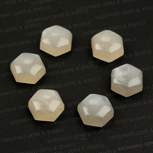 พลอยมูนสโตนสีเทาธรรมชาติขนาด10มม. ทรงหกเหลี่ยมเรียบหลังปรับเทียบทรงอัญมณีทรงหลวม - Product Image 6