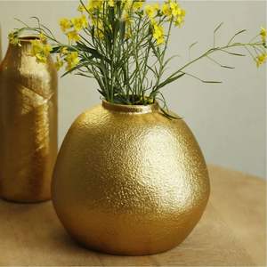 Jarrón de Flores de Metal Dorado Martillado de Lujo, Centro de Mesa Decorativo Moderno para Bodas y Hogar, Florero para Decoración de Sala de Estar - Product Image 2