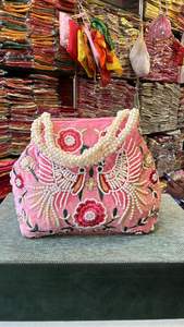 Potli de paon brodé doré brodé à la main pour femmes, cadeau de retour de faveur de mariage pour les invités indiens - Product Image 6