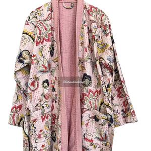 Robe de chambre matelassée Kantha vintage faite à la main veste en toile pour vêtements de plage d'hiver - Product Image 1