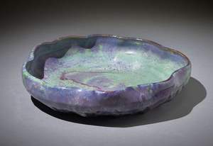 Tazón de Resina Rojo Hecho a Mano, Elegante y Duradero, para Servir Comida y Decoración, Perfecto para un Hogar Vibrante - Product Image 2