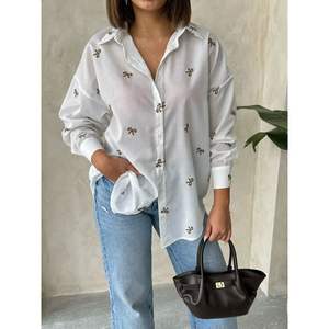 เสื้อผู้หญิงปักลายผ้าโปร่งสไตล์กาแฟ Topshow ขายส่ง - Product Image 2