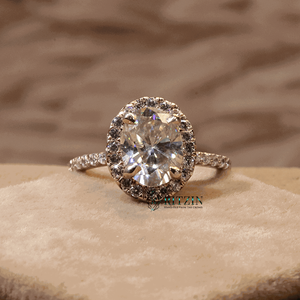 Bague de fiançailles en argent sterling avec halo de moissanite ovale et ronde et accent solitaire, sertie à griffes, pour femme - Product Image 5