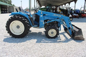 Para Tractor de Ruedas New Holland 1725 con Potencia Nominal de 80/120/140 hp, Usado para Granjas, con Componentes Principales: Motor, Caja de Cambios - Product Image 3