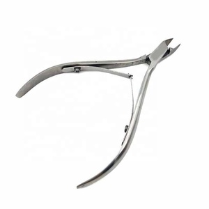 Coupe-cuticules professionnel à double ressort disponible en toutes tailles de lames, en acier inoxydable de haute qualité, pour manucure et pédicure. - Product Image 5