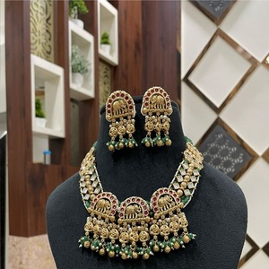 Conjunto de collar chapado en oro Polki de calidad superior con pendientes para mujeres y niñas para bodas y colecciones de ropa tradicional - Product Image 2