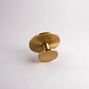 Perillas de Latón de Construcción Sólida para Cajones de Cocina - Agarre Confiable, Herrajes para Muebles, Diseño Moderno, Opciones Personalizables para Larga Duración - Product Image 2