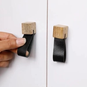 Fabriqué à la main 1 Pc bouton de porte en bois en cuir pur bande de cuir noir pour meubles de maison armoires tiroirs pour bureau à domicile salon - Product Image 1