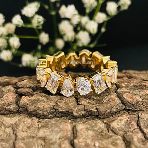 แหวนแต่งงานคริสเตียนทรงอินฟินิตี้ทองคำแท้ 14K ประดับเพชรโมอิสซาไนต์ทรงบริลเลียนท์คัทหลากหลายรูปทรง - Product Image 1
