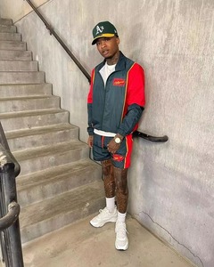 ชุดวอร์มกันลมสองชิ้นผ้าไนลอนโพลีเอสเตอร์ชุดวอร์มสำหรับผู้ชายชุดวอร์มแบบกำหนดเอง - Product Image 6