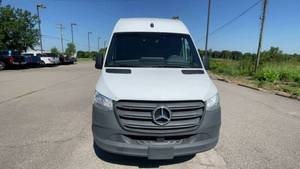 À vendre : Fourgon utilitaire Sprinter 2500 d'occasion, modèle 2021, toit haut, moteur I4 essence, 170 pouces, propulsion arrière - Product Image 2