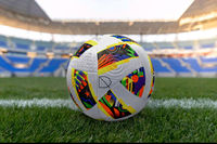 Ballon de football pakistanais en cuir, conception de machine à ballon de football, service OEM professionnel, construction durable, rétention d'air