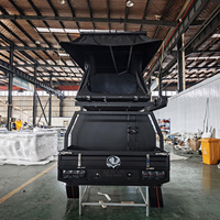 Plateau de chargement en aluminium noir et semi-cabine avec tente de toit |   Configuration de lit de camping tout-terrain pour pick-up, OEM, léger et personnalisé
