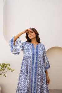 Vestido Maxi Bohemio Otoñal para Mujer, Estampado en Bloques Azul y Blanco, Caftán Largo de Algodón, Mangas Acampanadas, Diseño Étnico, Cintura Natural - Product Image 4