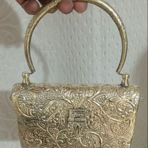 Pochette de soirée en laiton plaqué argent antique, avec motif en relief, finition métallique, pour occasions spéciales - Product Image 5