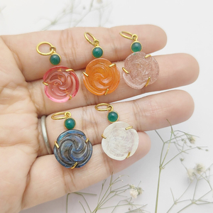 Colgante de piedras preciosas de labradorita tallada a mano, conjunto de puntas, colgante de flor tallada a mano, piedras preciosas curativas para joyería de mujer - Product Image 2