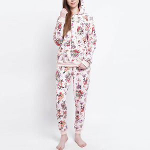 Ventes en gros de survêtements pour femmes d'hiver respirants et personnalisés, ensemble d'entraînement de haute qualité fabriqué au Pakistan - Product Image 4