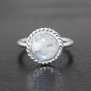 Estilo plateado Piedra lunar natural Espiral Envoltura de alambre Anillo de piedra lunar étnico real - Product Image 1