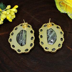 Vente en gros de boucles d'oreilles en quartz craquelé vert design de goujon pour un style élégant - Product Image 5