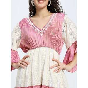 Vestido Largo Maxi Rosa y Blanco con Escote en V y Estampado, Vestido Largo con Mangas Acampanadas, Estilo Bohemio Informal para Mujer, Vestido de Verano - Product Image 3