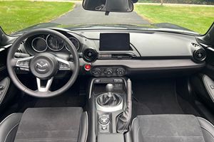 Mazda MX-5 Miata RF Club 2023, Gasolina, Bajo Kilometraje - Product Image 4