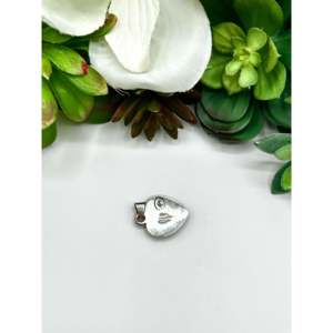 จี้เงินแท้ประดับหินบัฟฟาโลสีขาวทำมือแบบนาวาโฮ พร้อมกรอบแบบ Bezel Setting สำหรับเป็นของขวัญ - Product Image 5