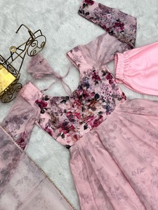 Élégant ensemble indien prêt-à-porter Kurta pour femme avec pantalon et Dupatta Designer Ethnic Wear robe traditionnelle style robe de soirée - Product Image 4