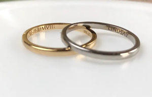 Anillo de banda delgada, anillo de banda grabado, joyería delicada apilable para uso diario, anillo con mensaje grabado personalizado - Product Image 3