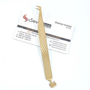 Pinces à épiler professionnelles tendance en acier inoxydable couleur or, pointe inclinée, tête élégante, manche personnalisable - Product Image 6