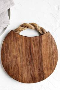 Eleve la estética de su cocina con esta llamativa tabla de cortar de madera hecha a mano hecha de madera dura oscura de grano rico - Product Image 4