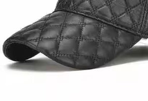 Gorras de cuero PU de alta calidad, gorras deportivas con logotipo bordado personalizado, gorras de cuero genuino personalizadas, fabricación de piel de cordero - Product Image 5