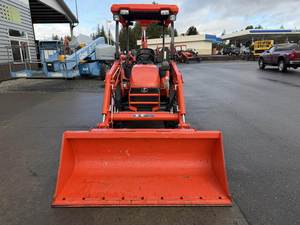 รถแทรกเตอร์คูโบต้า B26 ปี 2023:: รถตักล้อยางขนาดกะทัดรัดพร้อมกำลังขับ 24 แรงม้า และประสิทธิภาพสูงสุดในการทำงานในไซต์งาน - Product Image 2