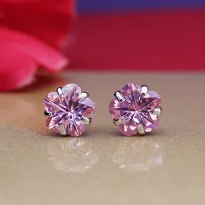 Boucles d'oreilles clous en saphir rose argenté avec motif de fleur en diamant, bijoux de fiançailles pour femmes, en alliage - Product Image 4