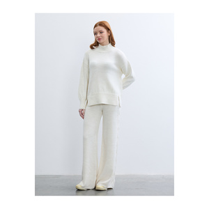 เสื้อสเวตเตอร์คอเต่าครึ่งตัวสำหรับผู้หญิงพร้อมดีเทลผ่าข้าง - Product Image 1