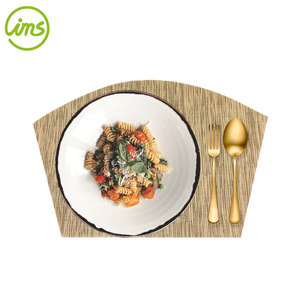 Manteles Individuales de tejido sólido, conjunto de 2 manteles individuales impermeables color marrón - Product Image 1