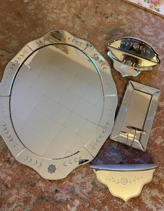 Juego de pared de cristal veneciano. 2 estantes, espejo y candelabro de velas - Product Image 1