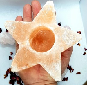 Portavelas de sal rosa del Himalaya hecho a mano de primera calidad con talla de estrella en un estilo de amor único para el bienestar natural y romántico - Product Image 3