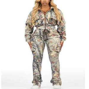 Conjunto Deportivo para Mujer, Corte Ajustado, Tela Elástica, Sudadera con Capucha y Pantalones para un Estilo de Vida Moderno y Activo - Product Image 3